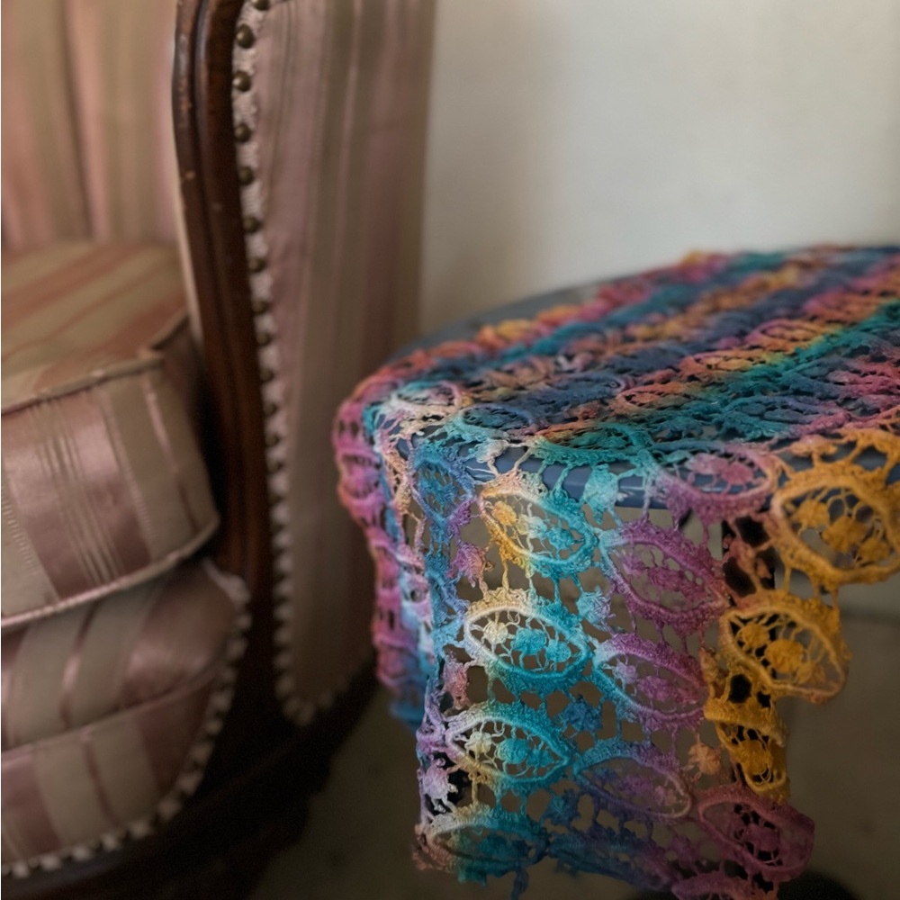 Antique Doyalie . Tye dye,